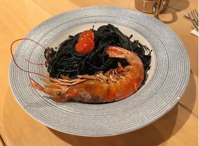 大蝦墨魚汁意粉
