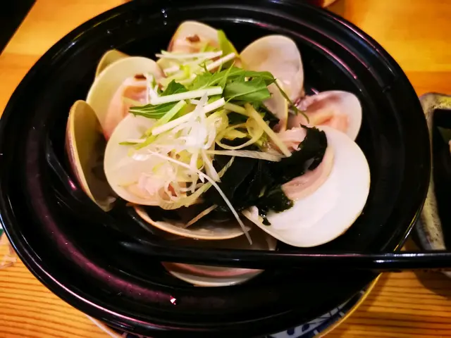 清酒及昆布煮出來的湯很香,大蜆大隻亦很吸味