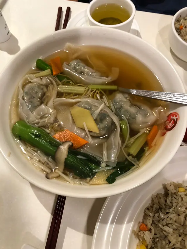 食味好，素餃清新，麵爽之餘亦沒有梘水味