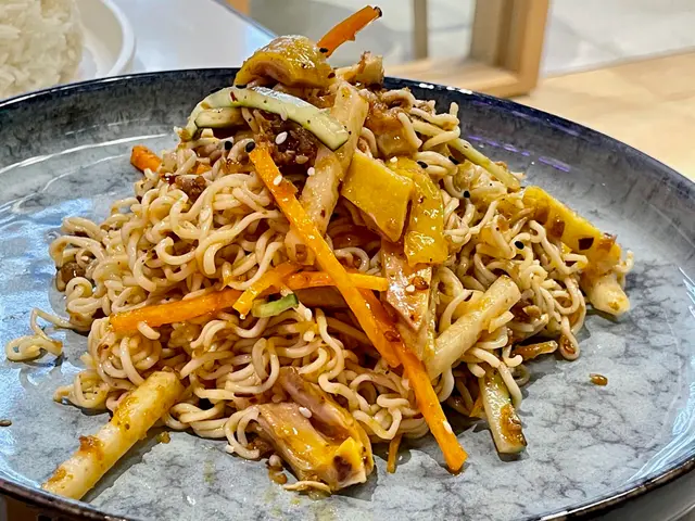 麻辣蒜香涼拌手撕貴妃雞撈丁