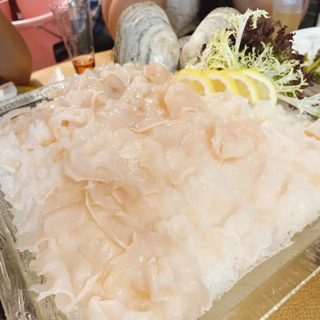 象拔蚌好鮮甜，原來呢間小菜館有刺身部，所以會有各式各樣嘅海鮮刺身，唔知下一次可以食到乜嘢嘅海鮮呢？❤️