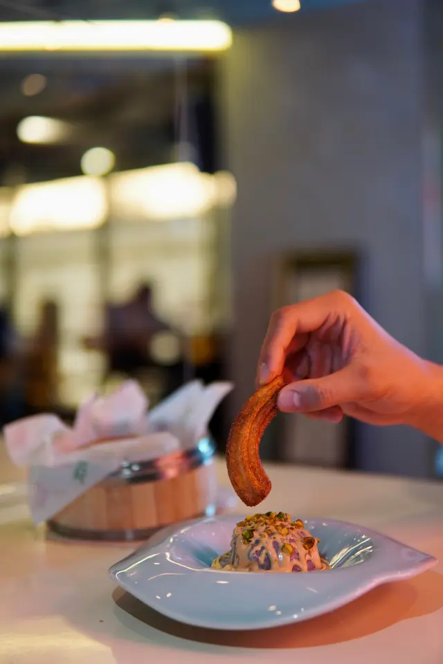 西班牙油炸鬼 | 花生吉士醬 | 焦糖煉奶 | 黑芝麻雪糕