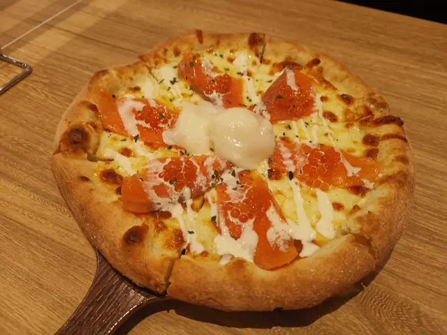 煙三文魚溫泉蛋披薩