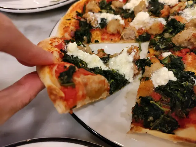 西西里肉腸菠菜薄餅