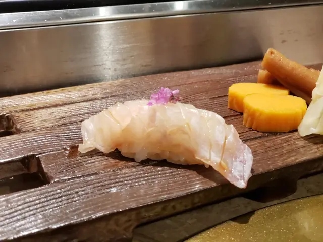 左口魚配紫蘇花