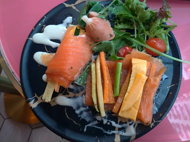 smoked salmon rolls with mixed vegetable & cheese