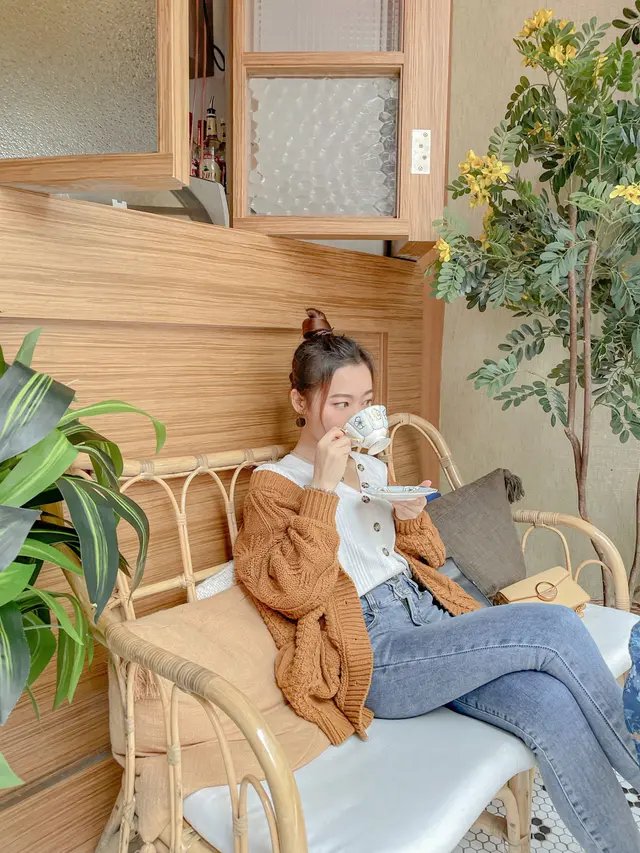 呢度真係亂影都靚。四層高嘅café，每層都係打卡位 仲有得睇下衫 行到攰又可以買杯咖啡飲下 Chill🌻