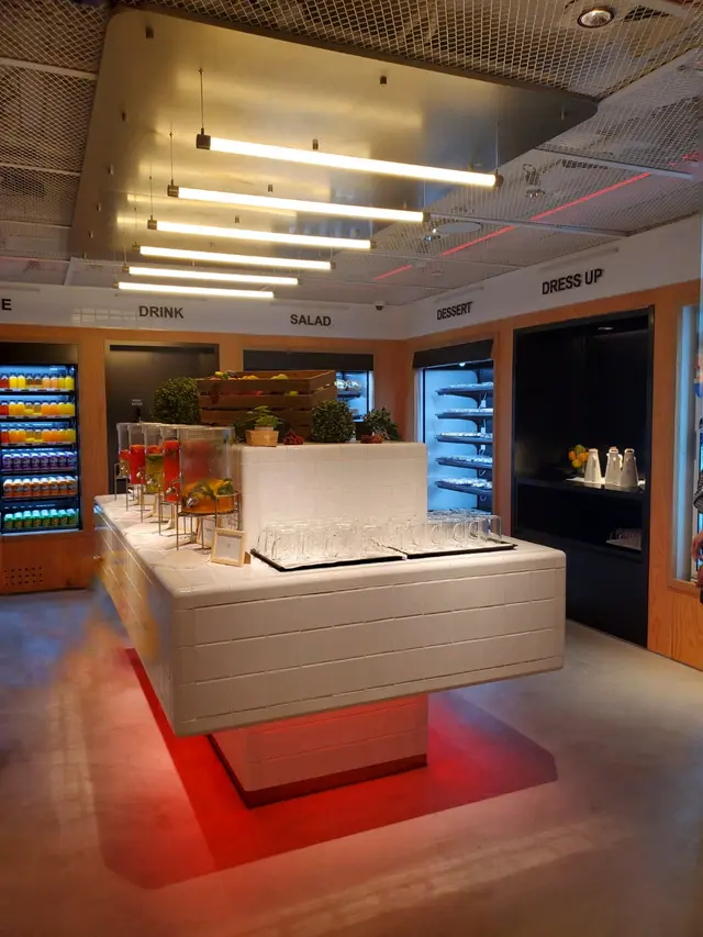 沙律飲品甜品吧