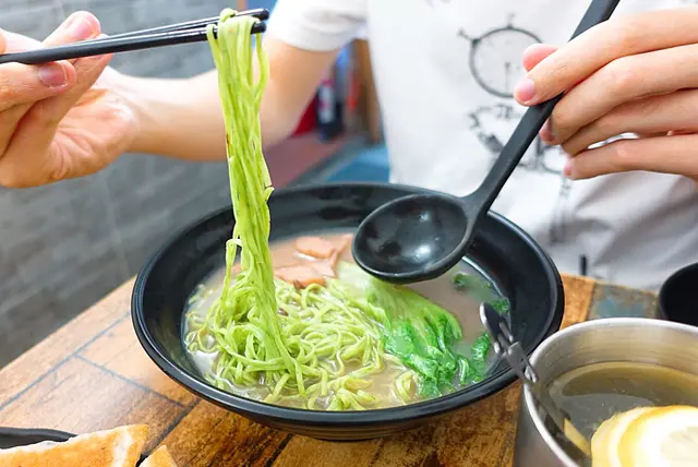 菠菜麵是日例湯