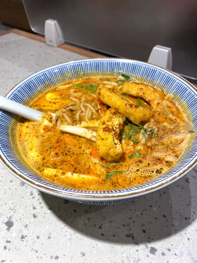 辣辣哋偏鹹，配料較少，用麵會好D