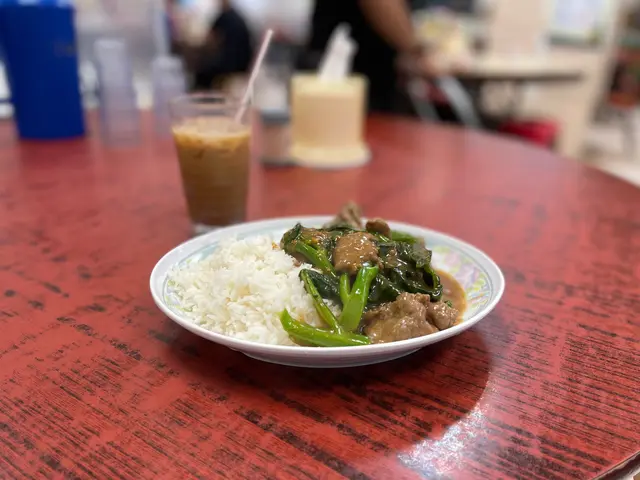 沙爹牛肉飯加凍鴦