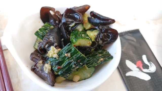 蒜泥青瓜和木耳