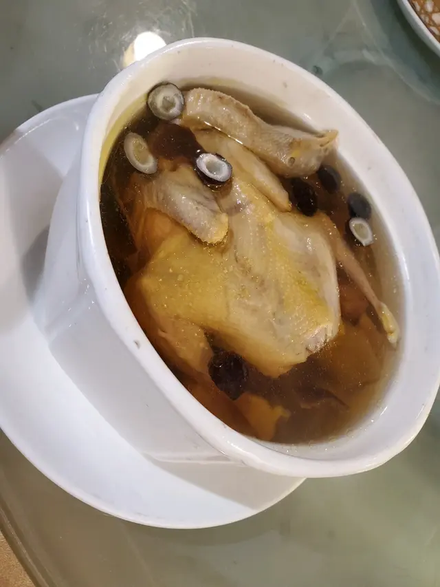 海椰王燉鷓鴣黑毛豚肉湯