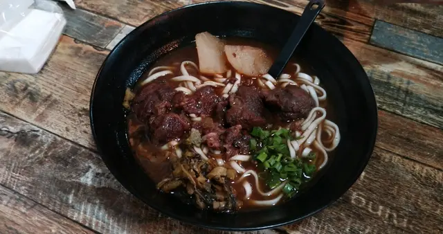 招牌紅燒牛肉麵