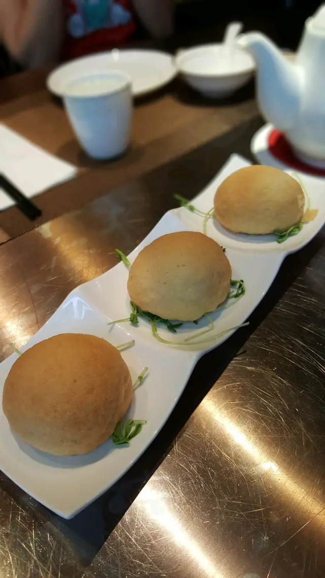 酥皮菠蘿黑豚肉叉燒包