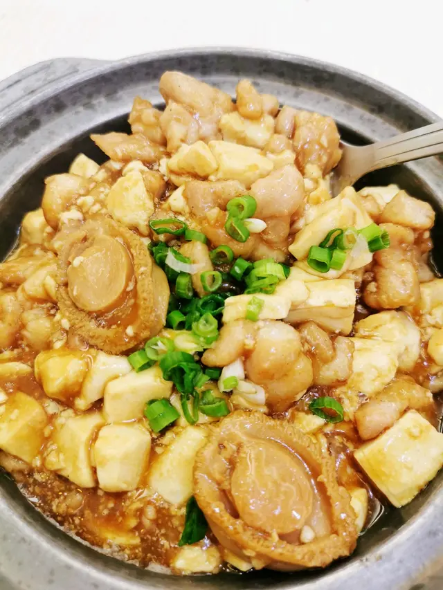 把家常豆腐煲也做得講究,令人無法抵擋