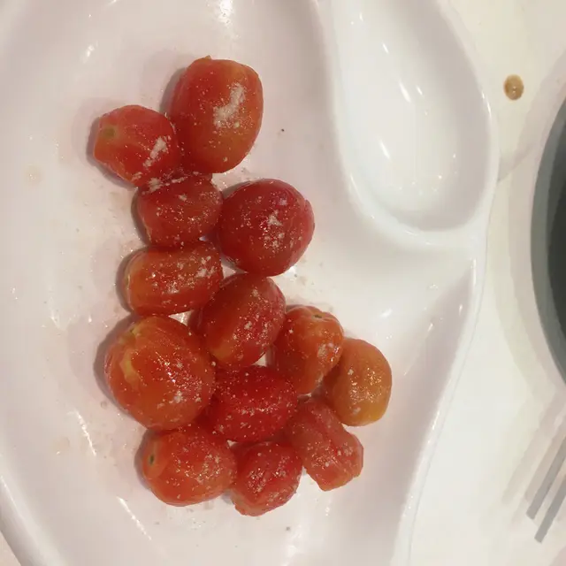 中段等上菜時小店請食的，好開梅子味的去皮車厘茄👍🏻之前見過食評話太甜，食頭一兩粒覺得清甜得黎有好香梅子味又無我好怕的梅子勁酸，但食多幾粒係有點甜的，但又未至於太甜，感覺仍開胃健康。如果甜度再減少少就勁正😍