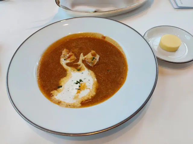 龍蝦湯,用忌廉同白蘭地同煮