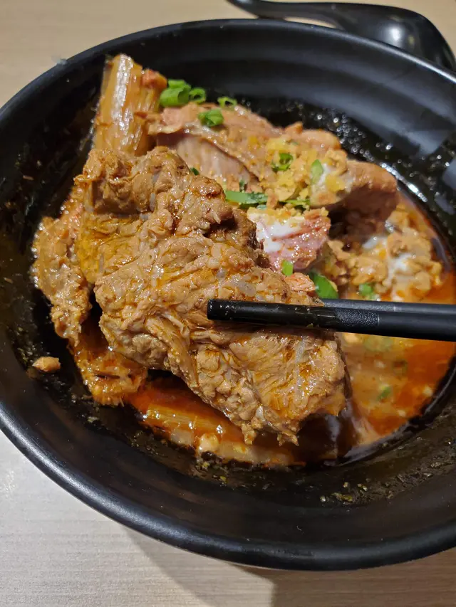 巴東牛肋條撈麵