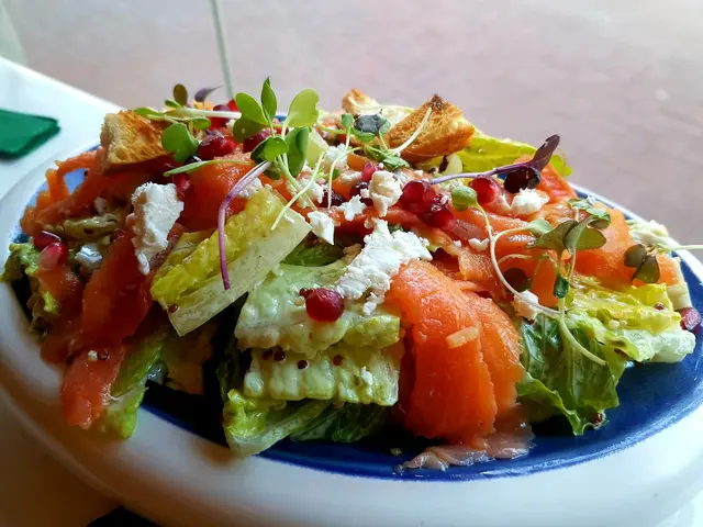 地中海凱撒沙律 配煙三文魚