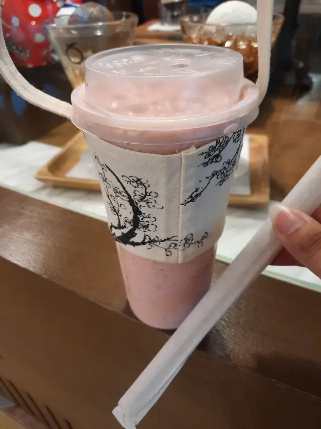 FROZEN STRAWBERRY MOJITO士多啤梨莫吉托沙冰
