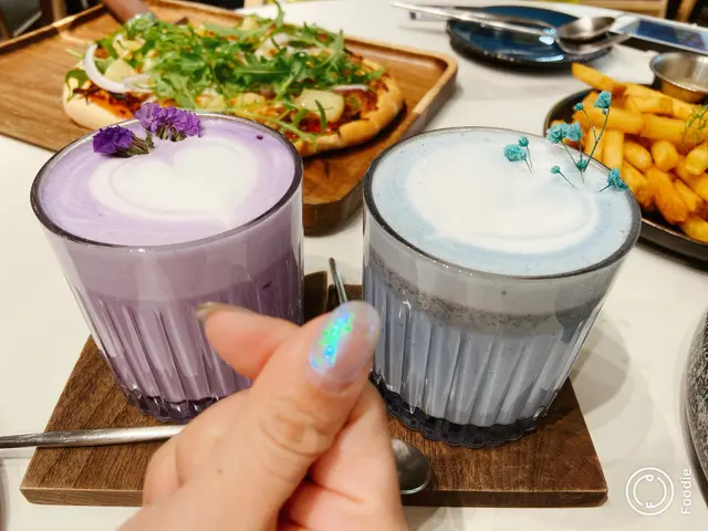 雲尼拿芝麻鮮奶 + 紫薯鮮奶