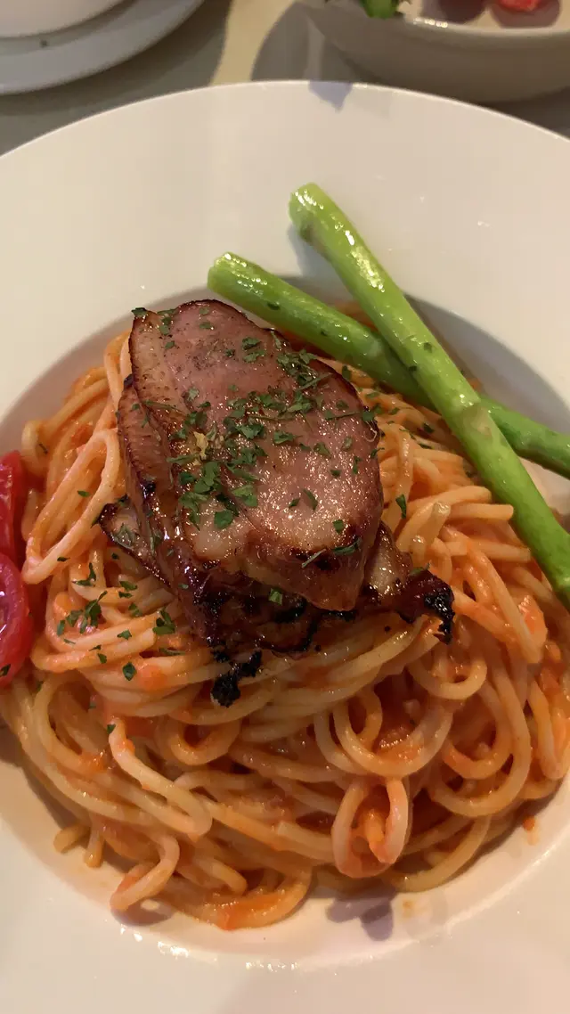 Spaghetti  with  duck  breast  and  tomato  basil  sauce