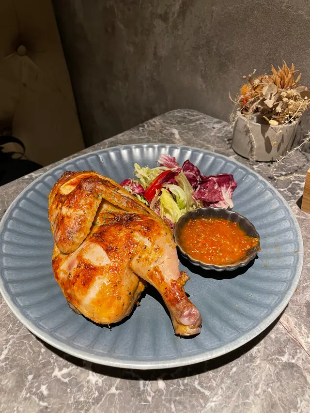 慢煮烤雞配霹靂葡汁雜錦沙律