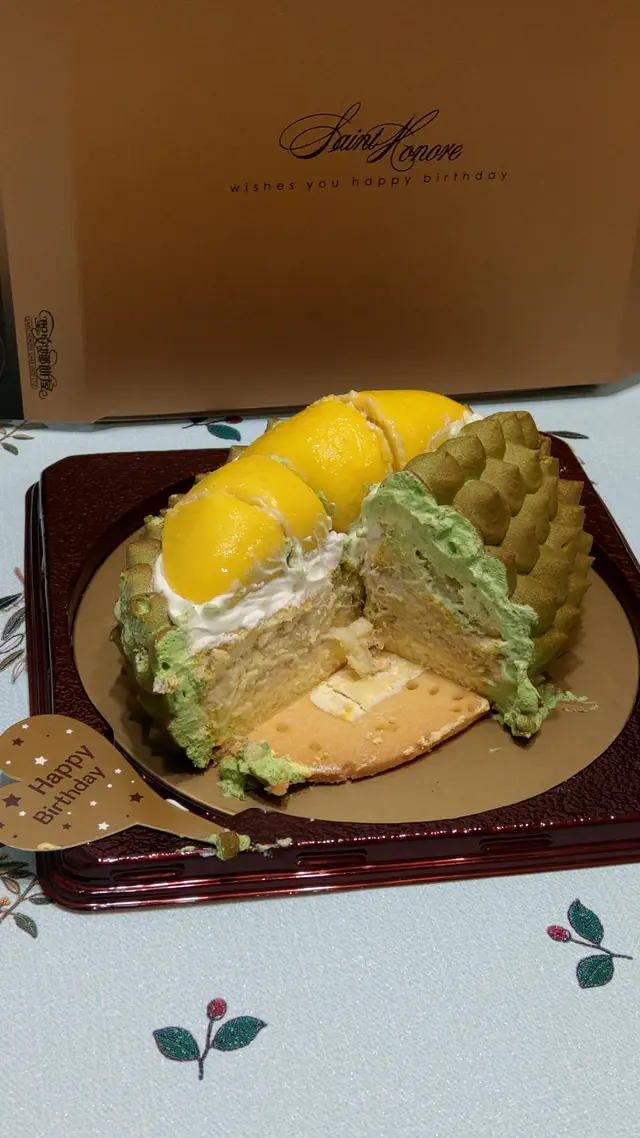 海綿蛋糕夾雜榴槤肉