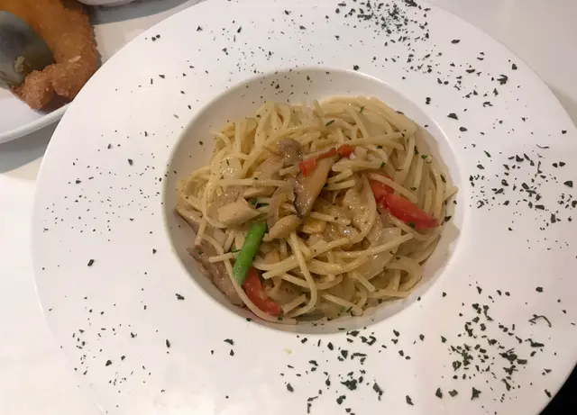 蒜香腐乳雞肉意粉