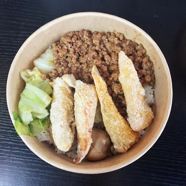 台式墨魚腐皮卷肉燥丼