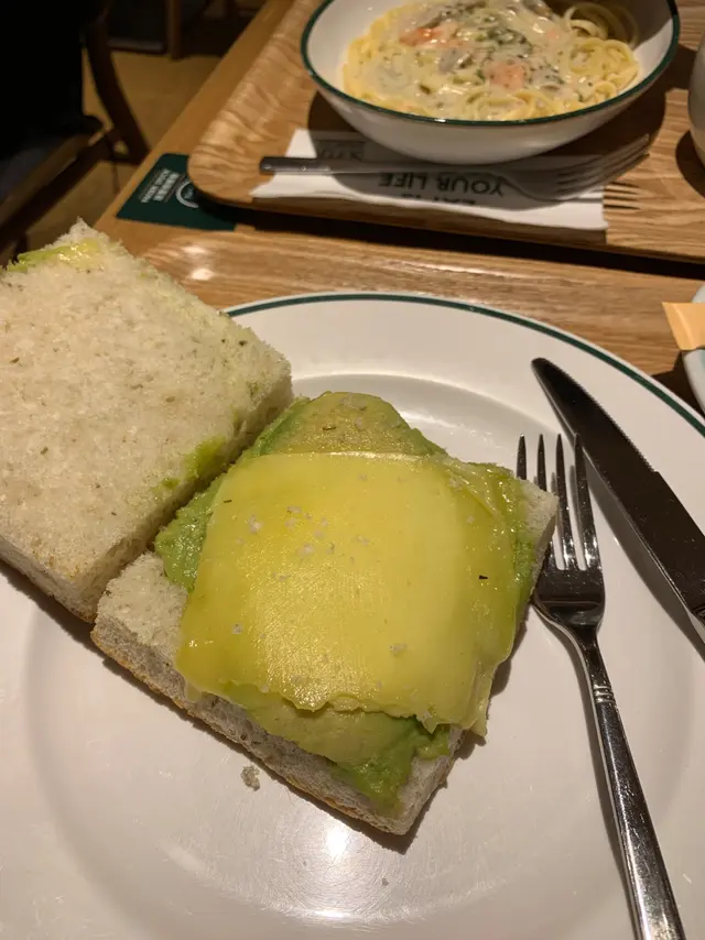 牛油果.墨西哥牛油果醬.車打芝士.松子仁香草包套餐(素食)