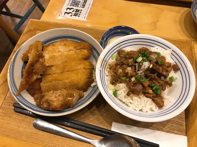 酥炸排骨滷肉飯