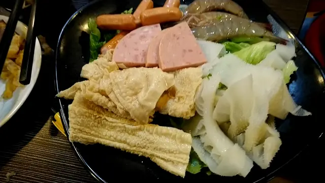 枝竹, 芝士腸, 午餐肉, 海蝦, 牛柏葉