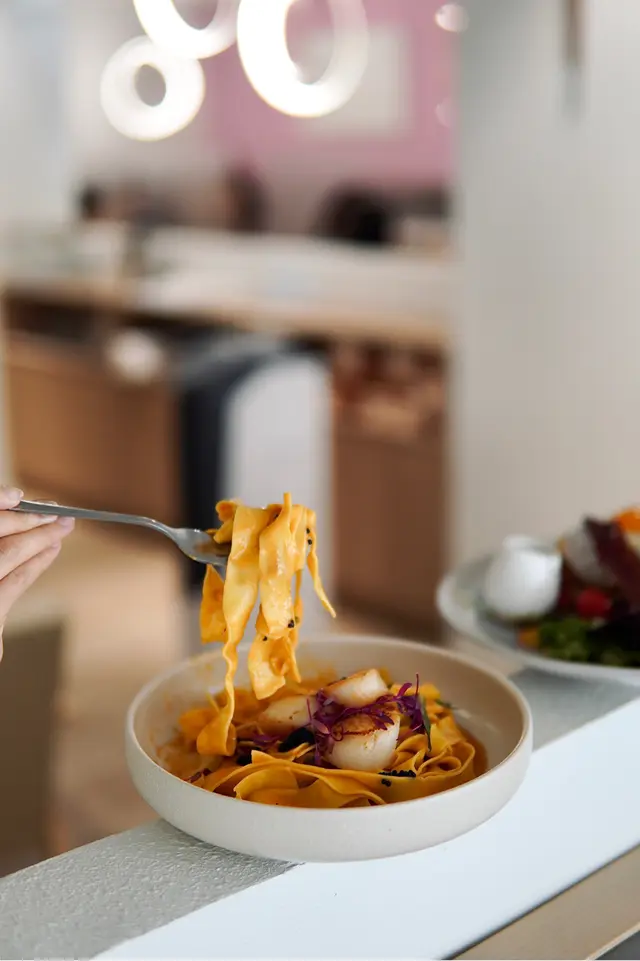 香煎帶子龍蝦汁闊條麵