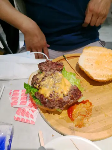 安格斯和牛芝士汉堡