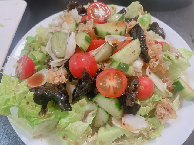 素沙律- 新鮮百合、蕃茄仔，青瓜，雪耳、木耳