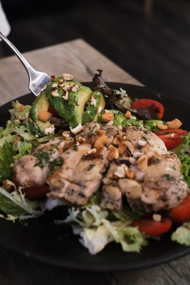牛油果烤雞沙律