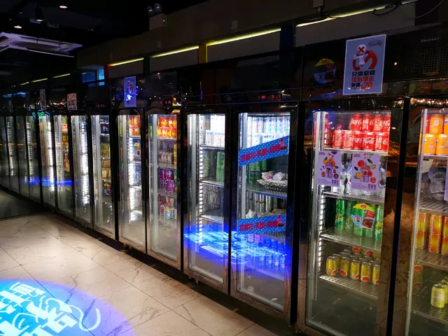 選擇非常多，雪櫃都是滿滿紙包、樽裝及罐裝飲品