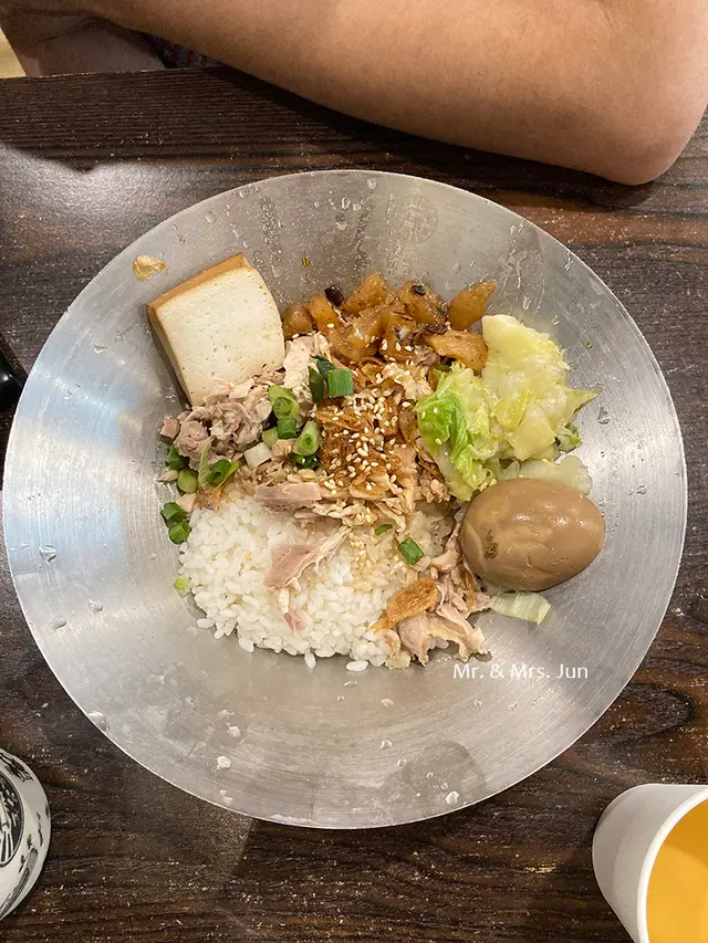 油蔥雞肉飯便當 Poached Chicken with Scallion oil Bento