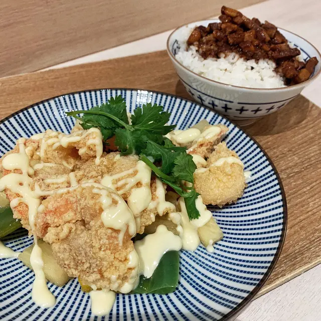 鳳梨蝦球滷肉飯