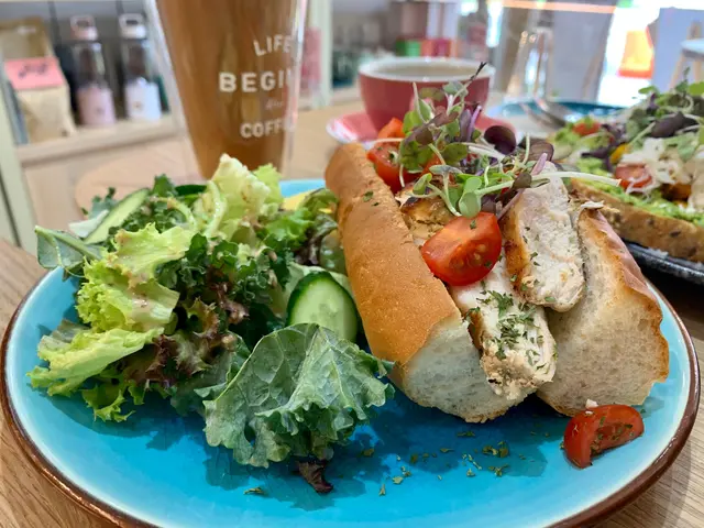 Sandwich  with  chicken  breast