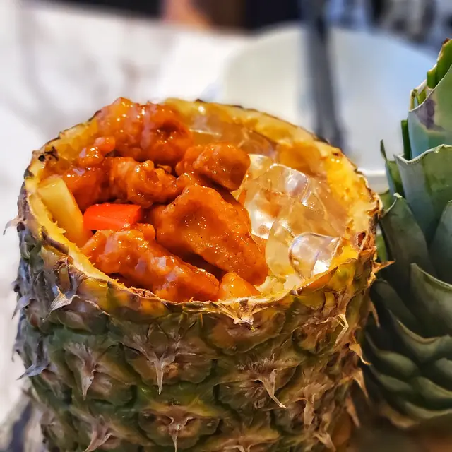 肉質鮮美有咬口。菠蘿鮮甜多汁