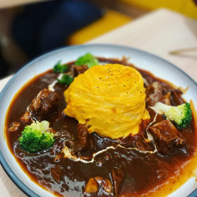 燉牛肉蛋包飯
