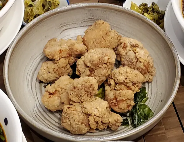 外皮炸得粉軟, 雞肉不結實, 鹽酥味很少