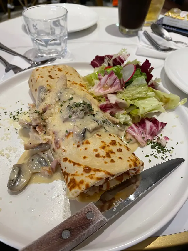 Crepe  rolls  with  cream mushroom  and  chicken  