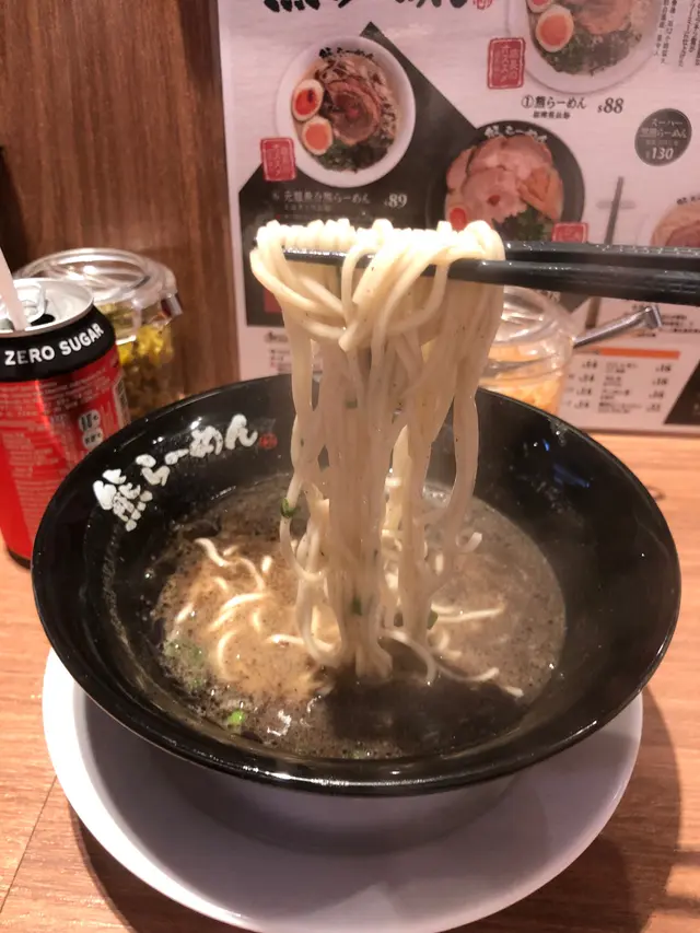 超熱嘅拉麵，一拉出嚟，煙霧離漫！👍🏻👍🏻