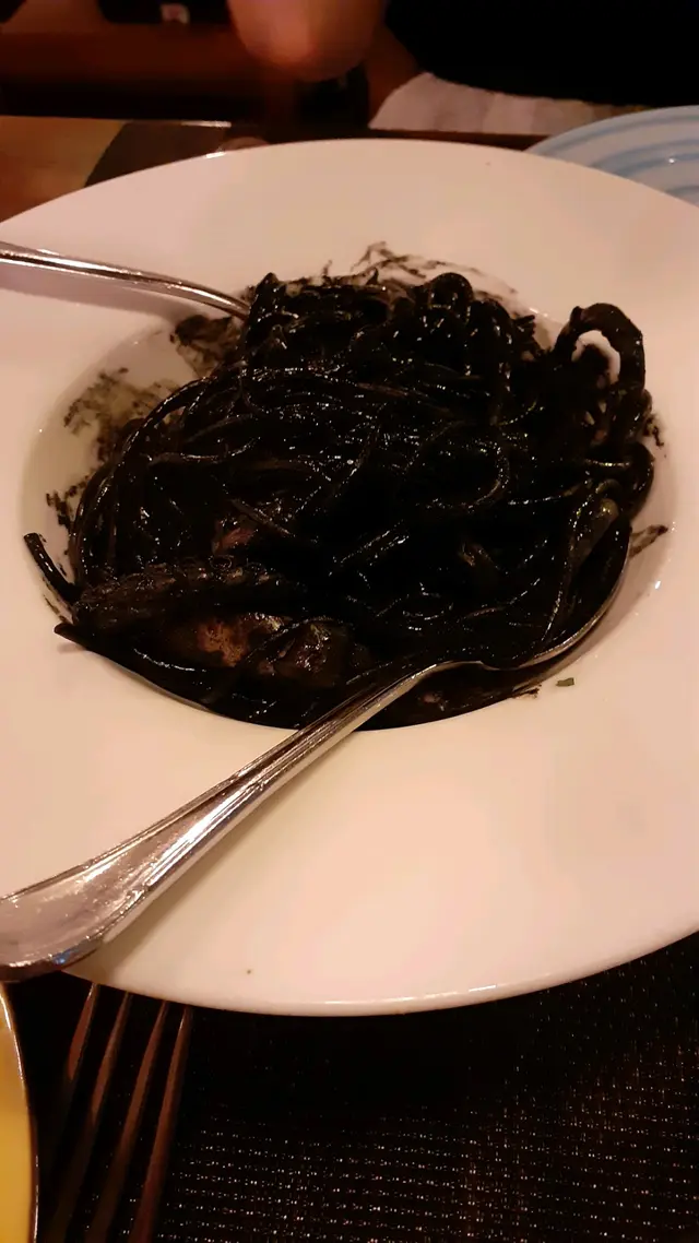 香蒜墨汁魷魚意粉