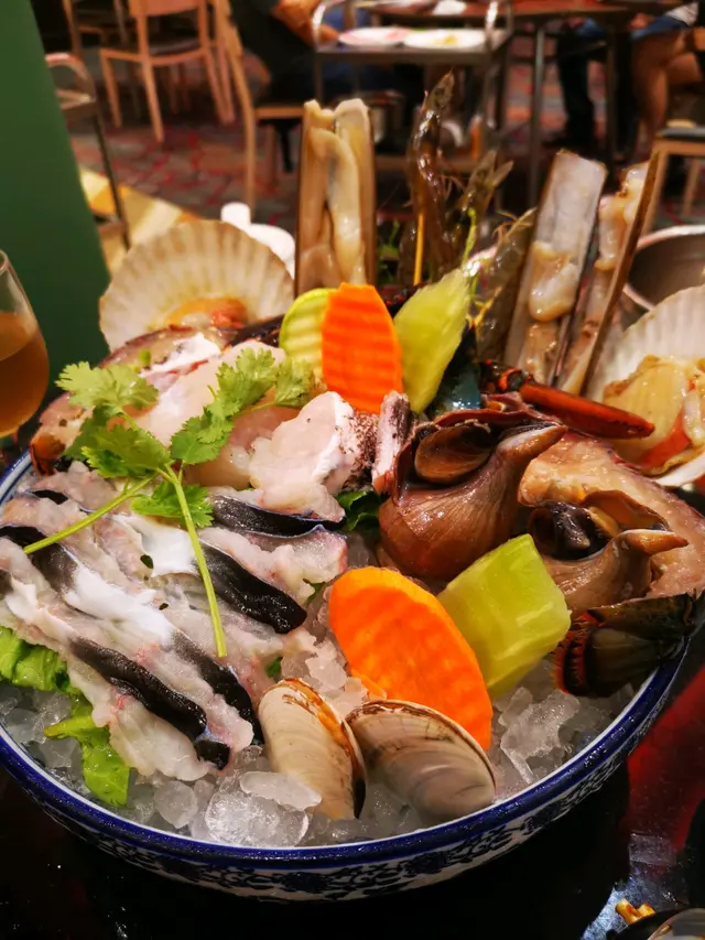 極高質的海鮮拼盤,除龍蝦外,有蟶子、 扇貝、白貝、海螺等海鮮