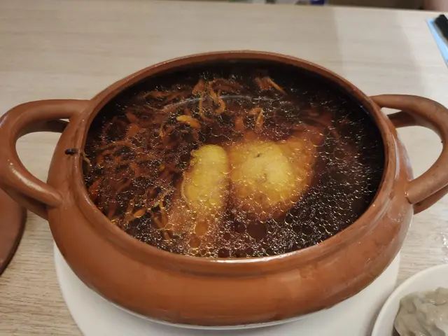 蟲草花燉雲吞雞湯